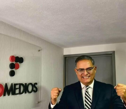 Los XV años de poder y dinero / Gustavo Filobello Niño