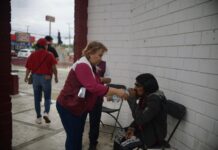 Gobernadora coordina envío de víveres y atención a familias damnificadas