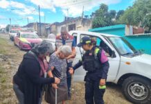 Ayuntamiento de Córdoba resguarda a adulta mayor de la colonia El Mirador, ante riesgo por las fuertes lluvias