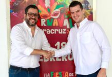 Con el distintivo blanco, Mario Ucha formalizó su candidatura para Rey del Carnaval de Veracruz 2026