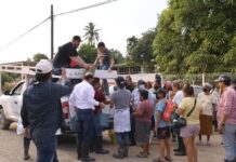 Diputado Zenyazen Escobar entrega apoyos a familias afectadas por las inundaciones en el norte de Veracruz