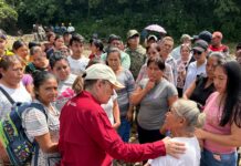 Ilamatlán recibe apoyo aéreo; Gobernadora entrega víveres y supervisa atención médica