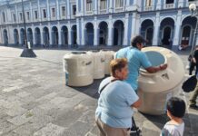 Ayuntamiento de Córdoba entrega más tinacos a bajo costo en apoyo a familias