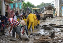 Más de mil 300 trabajadores de la SEV ayudan a familias afectadas en Poza Rica