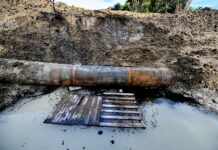 Despliega Pemex más de 80 unidades terrestres y fluviales en operativo de limpieza y remediación en el río Pantepec