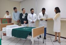 Personal Voluntariado IMSS donan cuatro camas eléctricas a UMAE No. 14 en Veracruz
