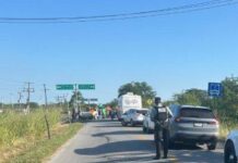 Bloquean carretera Pánuco-Tempoal; exigen censo del Bienestar casa por casa