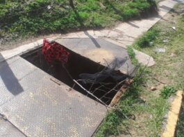 Peligro de accidente eléctrico por registro abierto de CFE en Arco Sur, Xalapa