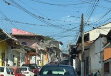 Colapsa Coatepec: cierres por obras y desfile dejan a vecinos atrapados