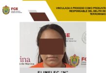 Vinculada a proceso por presuntamente colocar una narco manta en primaria de Coatza