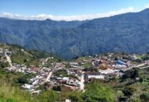 Mujer fallece al caer 250 metros en acantilado de Tatatila