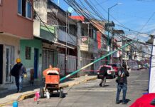 Camioneta derriba tres postes cerca de Basílica Menor de Nuestra Señora de Guadalupe