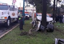 Camioneta gasera choca contra árbol en Las Trancas; chofer queda prensado