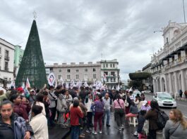 Cardenistas se manifiestan en Xalapa sin saber el motivo
