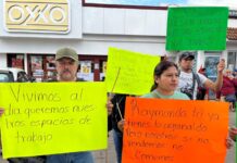 Antorchistas marchan en Coatepec tras desalojo de ambulantes