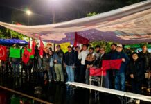 Antorchistas instalan plantón permanente en Coatepec por retiro de ambulantes