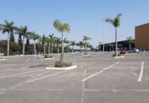 Piden uso gratuito de estacionamiento en plazas comerciales
