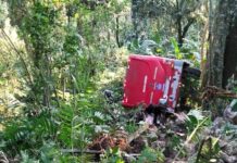 Autobús cae a un barranco en Naranjal; tres estudiantes fueron hospitalizados