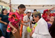 DIF porteño lleva alegría a sus abuelitos con el tradicional “Carnavalito”