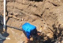 Atiende CMAS reparación de fuga de agua y rehabilita drenaje sanitario en la Col. Emiliano Zapata en Coatza