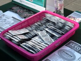 Regalan condones durante Día del Infiel en Xalapa