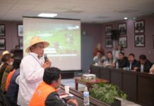 Atiende Esteban Bautista a maestros indígenas de las Altas Montañas