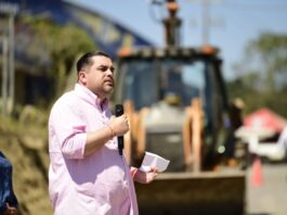 Roberto San Román da banderazo a rehabilitación de carretera municipalizada en Tantoyuca