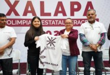 Daniela Griego abanderó a deportistas de la Delegación Xalapa que competirán en la Olimpiada Estatal