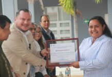 Reconocen a docente veracruzana por proyecto nacional sobre educación multigrado