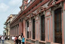 Padres de familia de “Prepa Juárez” denuncian cuotas de inscripción excesivas