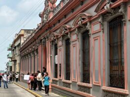 Padres de familia de “Prepa Juárez” denuncian cuotas de inscripción excesivas