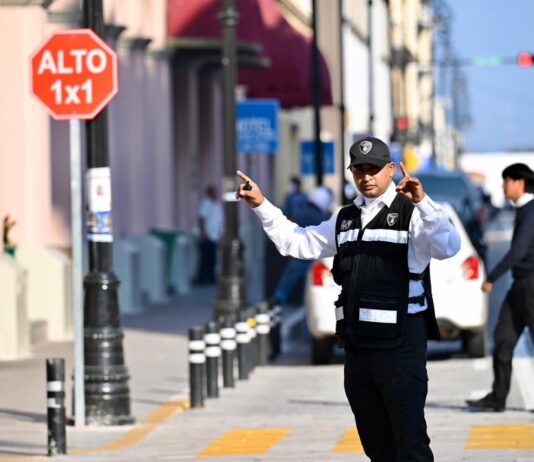 Implementa gobierno municipal de Veracruz programa de circulación “1×1” en cruceros