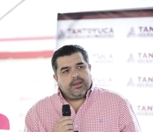 Ayuntamiento de Tantoyuca y empresa de transporte firman convenio para regularizar operaciones y reabrir terminal