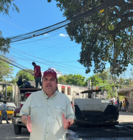 Roberto San Román supervisa obra de rehabilitación en la colonia El Rastro