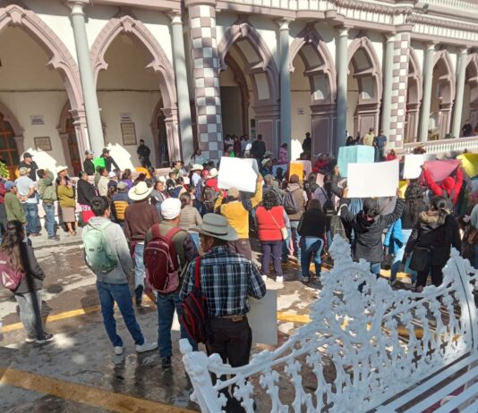 Pobladores protestan por la eliminación de 45 agencias municipales en Altotonga