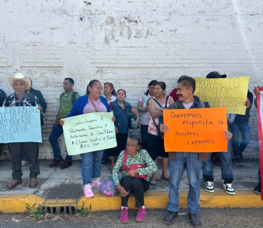 Pobladores de Atzalan denuncian «carretera fantasma» reportada como terminada hace 25 años