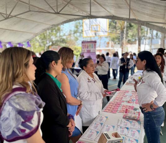 Feria Por la salud de todas acerca servicios médicos y orientación a mujeres