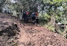 Rescatan a senderista que estaba extraviado en Coatepec