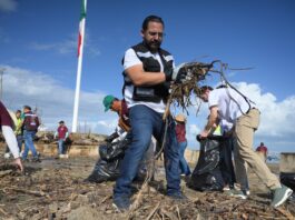 Responde ciudadanía al llamado de Pedro Miguel Rosaldo y se suma a jornada de limpieza en playa de Coatzacoalcos
