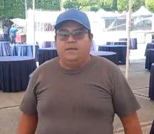 Periodista denuncia agresión física y tentativa de robo de equipo en iglesia de Huatusco