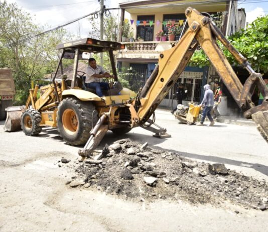 Roberto San Román da banderazo a rehabilitación de la calle Galeana en El Rastro