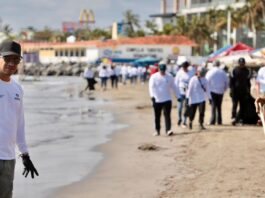 Suman esfuerzos autoridades y ciudadanía en limpieza de playas Martí y Villa del Mar, en Veracruz
