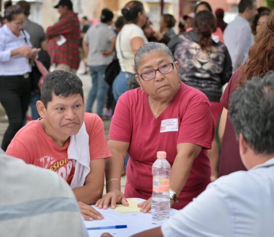 Cumple Ayuntamiento de Veracruz con acciones reales a ciudadanía en Lomas de Río Medio