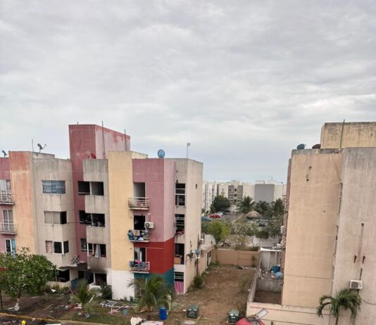 Atienden Bomberos y PC municipal de Veracruz incendio tras explosión en Rincón de Palma Real