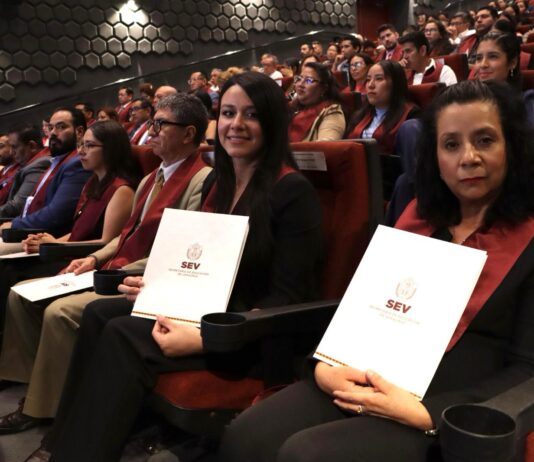 Egresados del Consorcio Clavijero reciben Actas de Recepción Profesional y de Grado