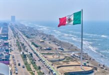 Cientos de familias disfrutan de las playas de Coatzacoalcos