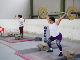 En fomento al deporte, atletas de levantamiento de pesas recibieron materiales de entrenamiento