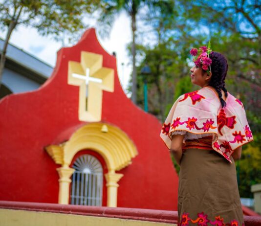 Traje tradicional de las xalapeñas, legado vivo de raíces prehispánicas