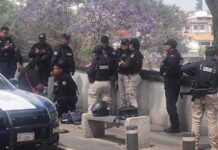 Policías evitan que mujer se arrojara del puente Xallitic