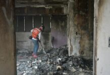 Encabeza alcaldesa de Veracruz limpieza de departamentos afectados por incendio